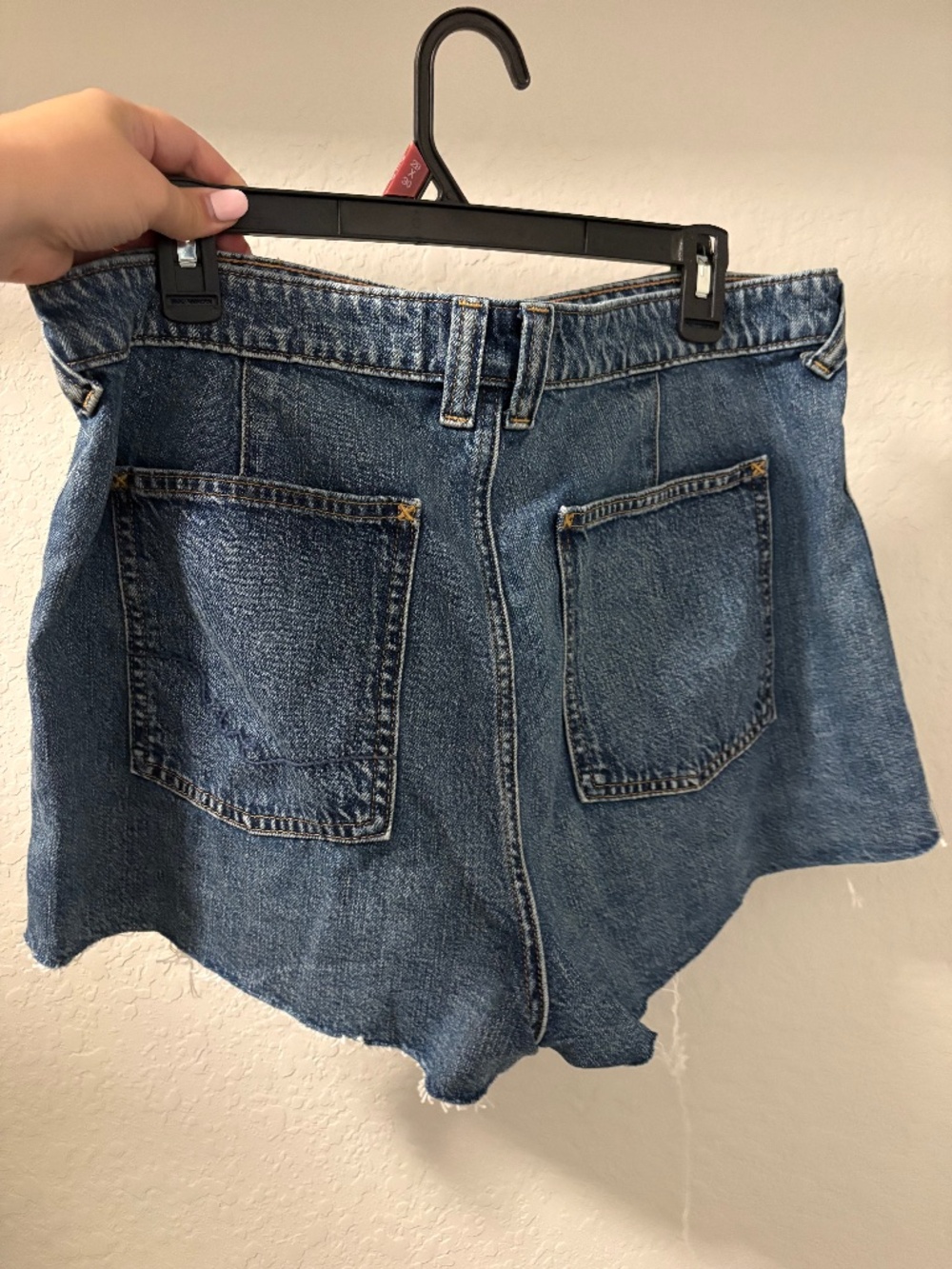 LEVI SHORTS 32in waist